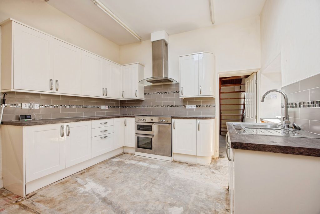 Property photo 3 of 19 Pbox-Img.Jpg