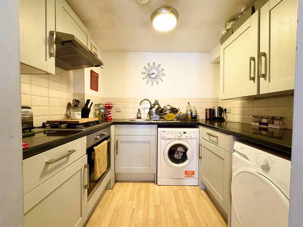 Property photo 2 of 12 Kitchen