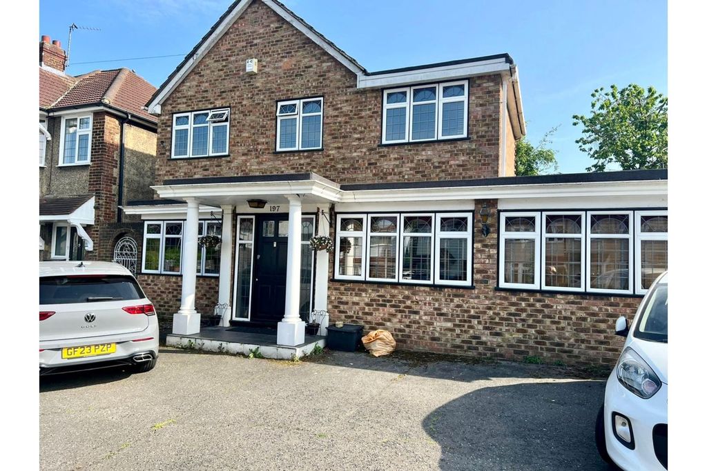 Property photo 1 of 8