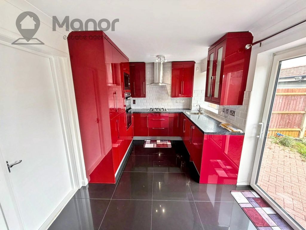 Property photo 1 of 18 Kitchen