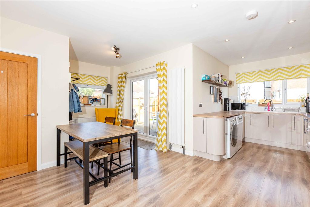 Property photo 3 of 16 Ringmer-8.Jpg