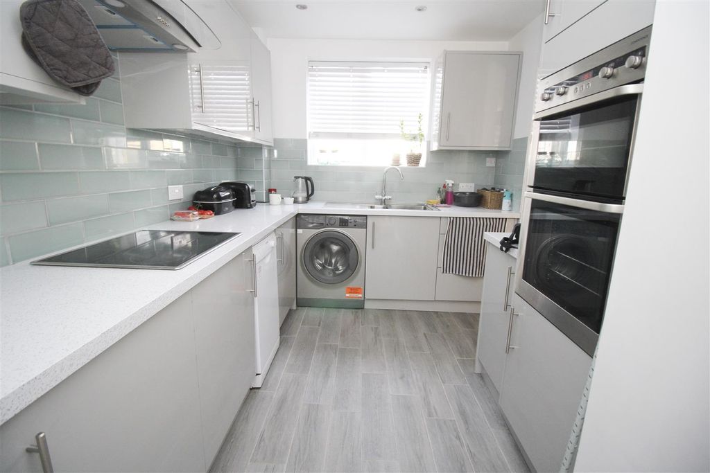 Property photo 2 of 12 Img_8943.Jpg