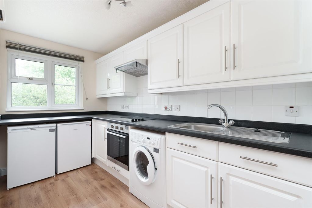 Property photo 3 of 14 Kitchen