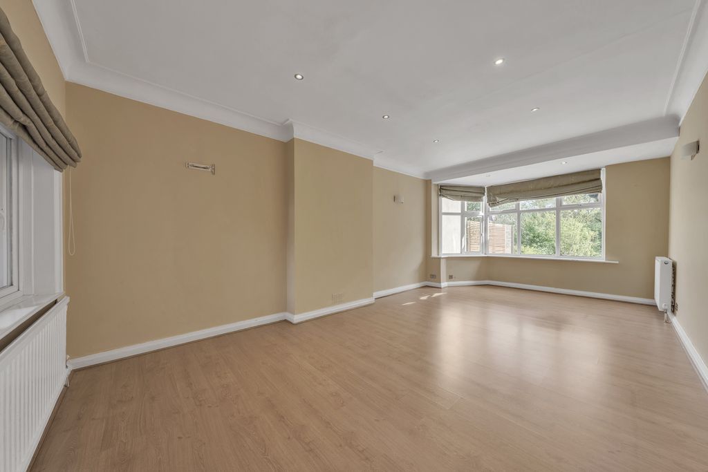Property photo 3 of 29