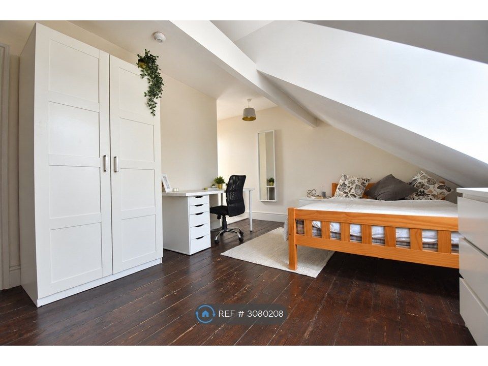 Property photo 1 of 8 Double Bedroom