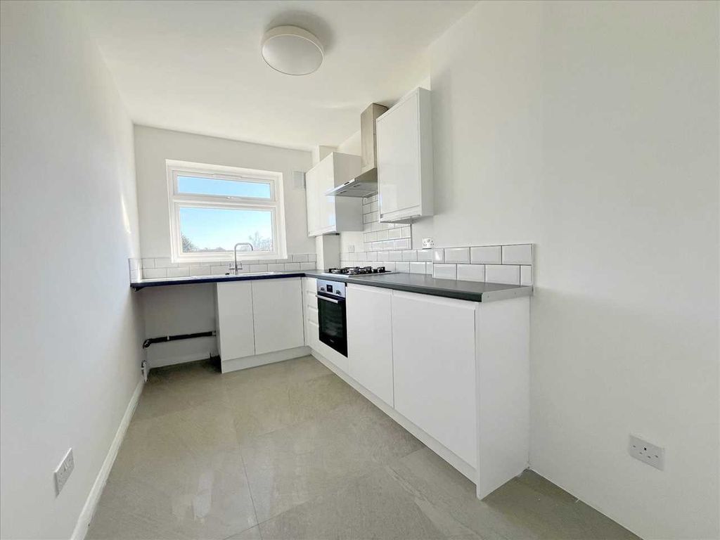 Property photo 3 of 7 Kitchen