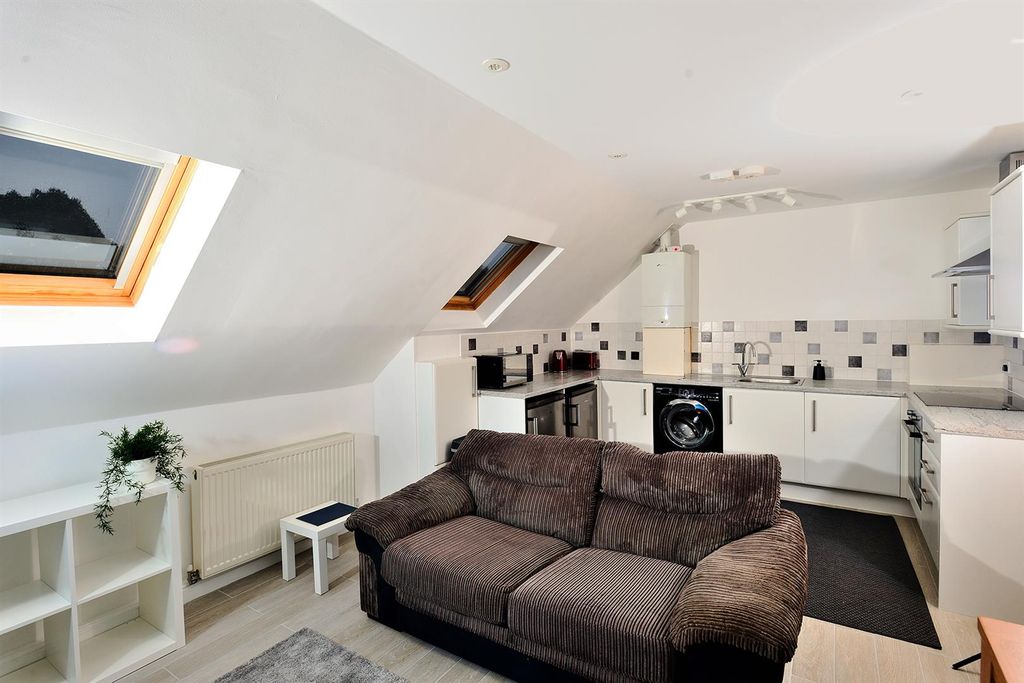 Property photo 3 of 10 Salon3.Jpg