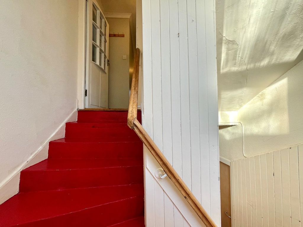 Property photo 2 of 28