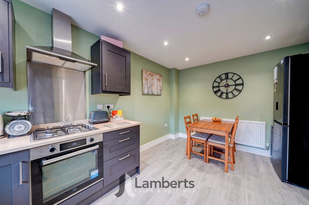 Property photo 3 of 17 Kitchen/Diner