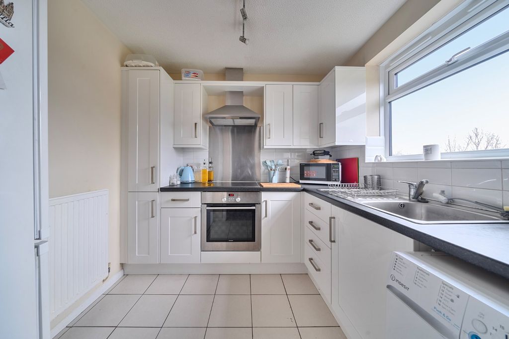 Property photo 2 of 19 Kitchen