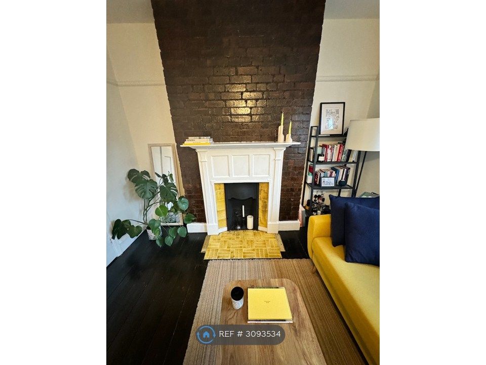 Property photo 3 of 35 Lounge