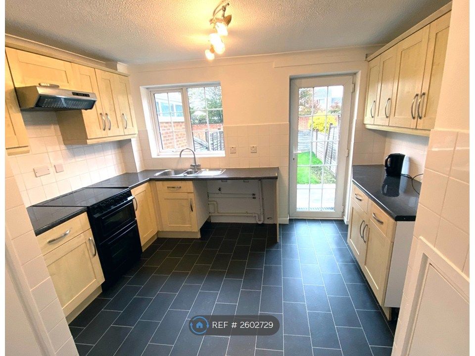 Property photo 3 of 12 Kitchen