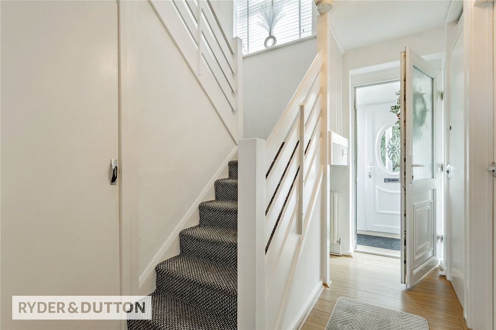Property photo 3 of 26 Entrance Hall