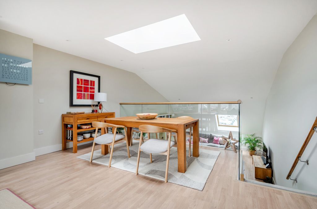 Property photo 3 of 8 1455465-7-69Fa029...