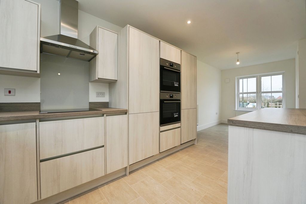 Property photo 3 of 19 Pbox-Img.Jpg