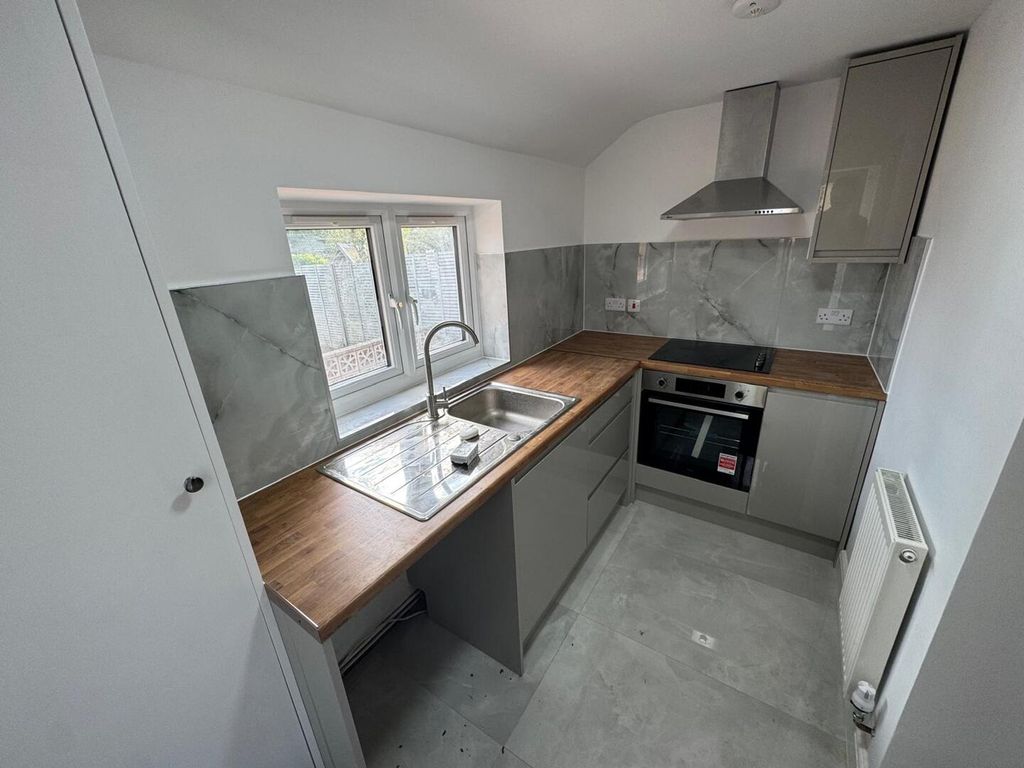 Property photo 2 of 12 Kitchen