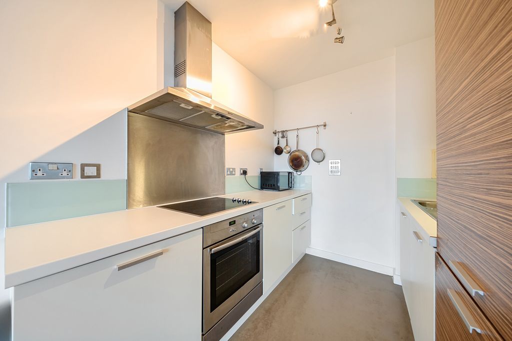 Property photo 3 of 19 Kitchen