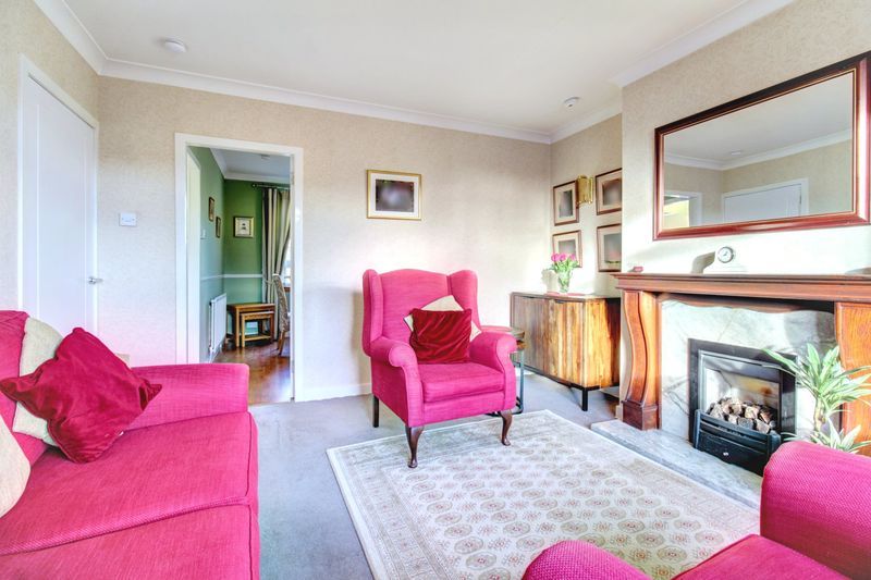 Property photo 3 of 24 Lounge