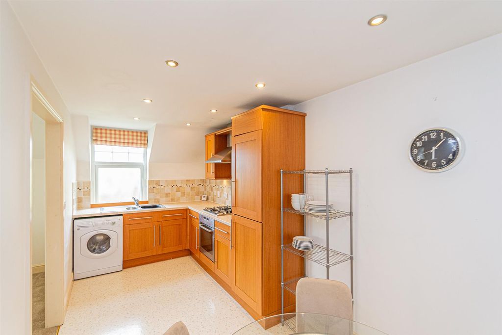 Property photo 3 of 7 Dining Kitchen