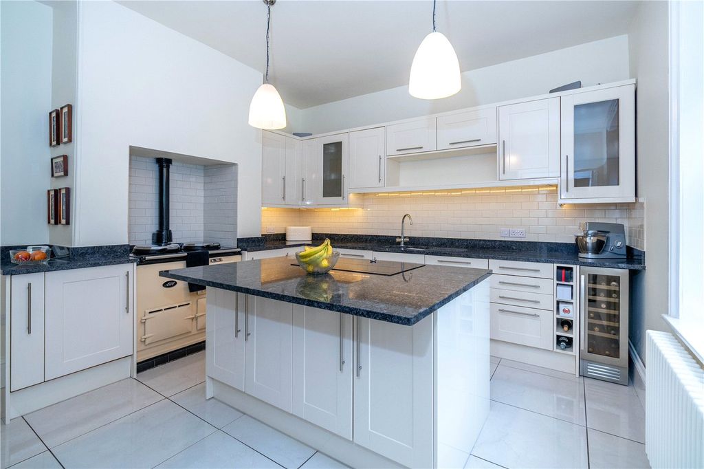 Property photo 2 of 25 Picture No. 08