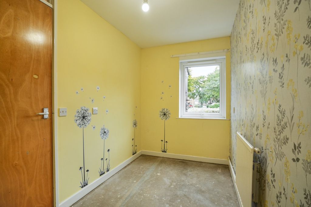 Property photo 3 of 13 41 Glenroyd Avenue, Odsal, Bradford, West Yorkshire, Bd6 1Ex