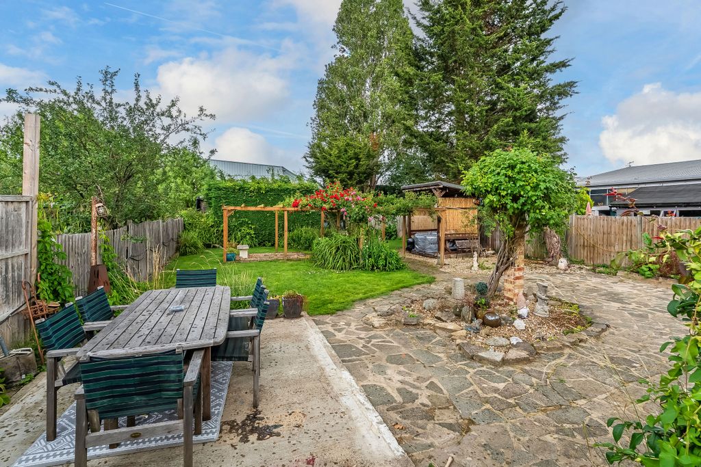 Property photo 3 of 27 23