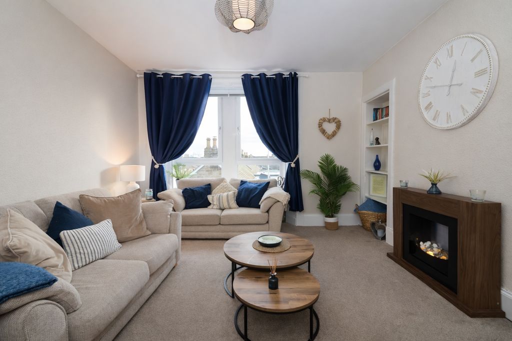 Property photo 2 of 22 Living Room