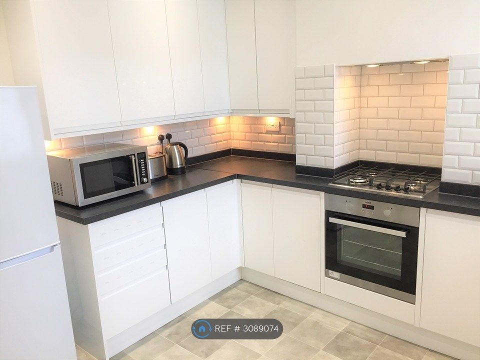 Property photo 2 of 9 Fitted Kitchen
