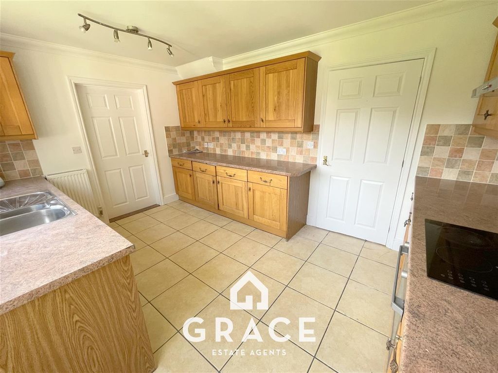 Property photo 3 of 20 Kitchen