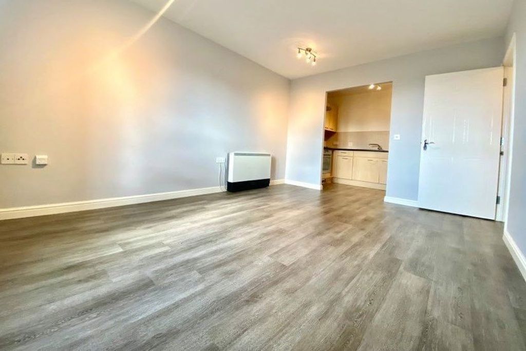 Property photo 3 of 8