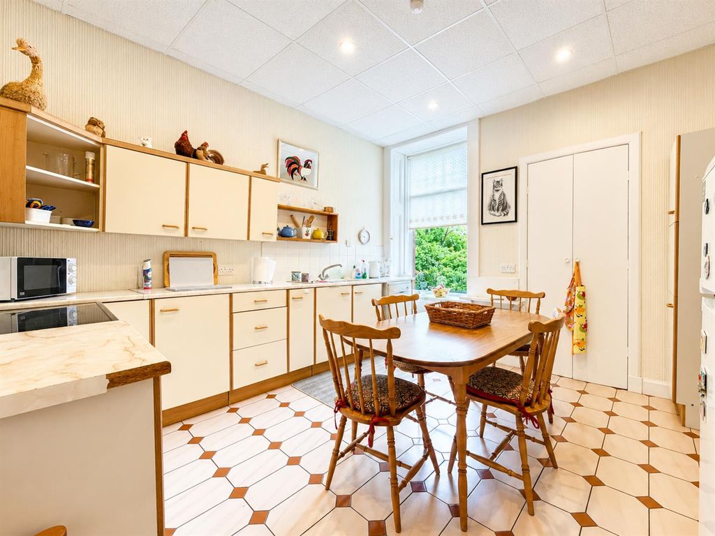 Property photo 3 of 19 Kitchen