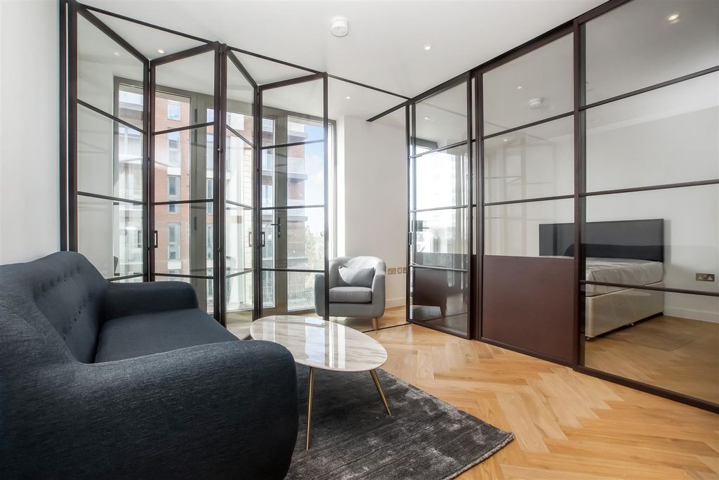 Property photo 2 of 11 Beckford Building