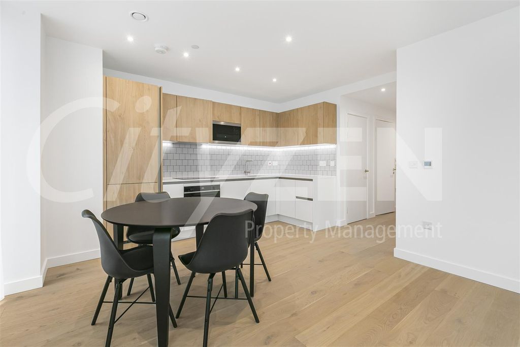 Property photo 3 of 33 Kitchen
