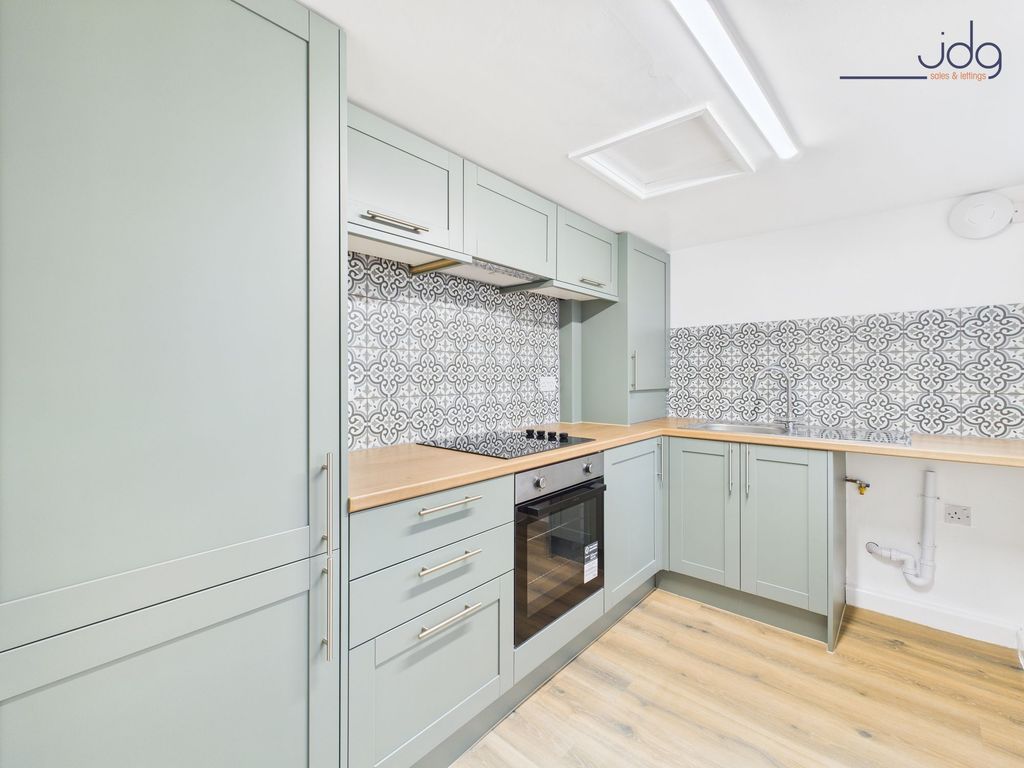 Property photo 3 of 6 Kitchen