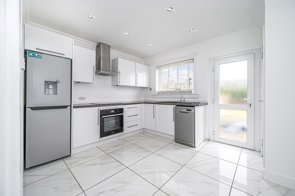Property photo 2 of 19 Kitchen
