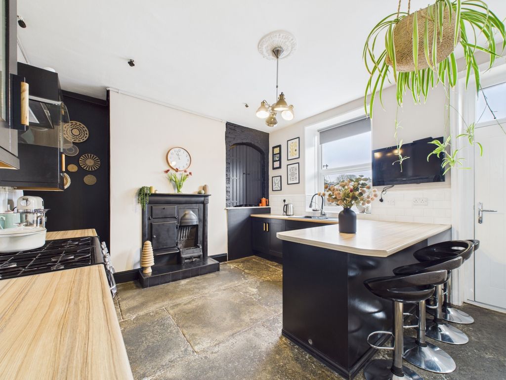 Property photo 2 of 32 Cam02093G0-Pr0070-Still029