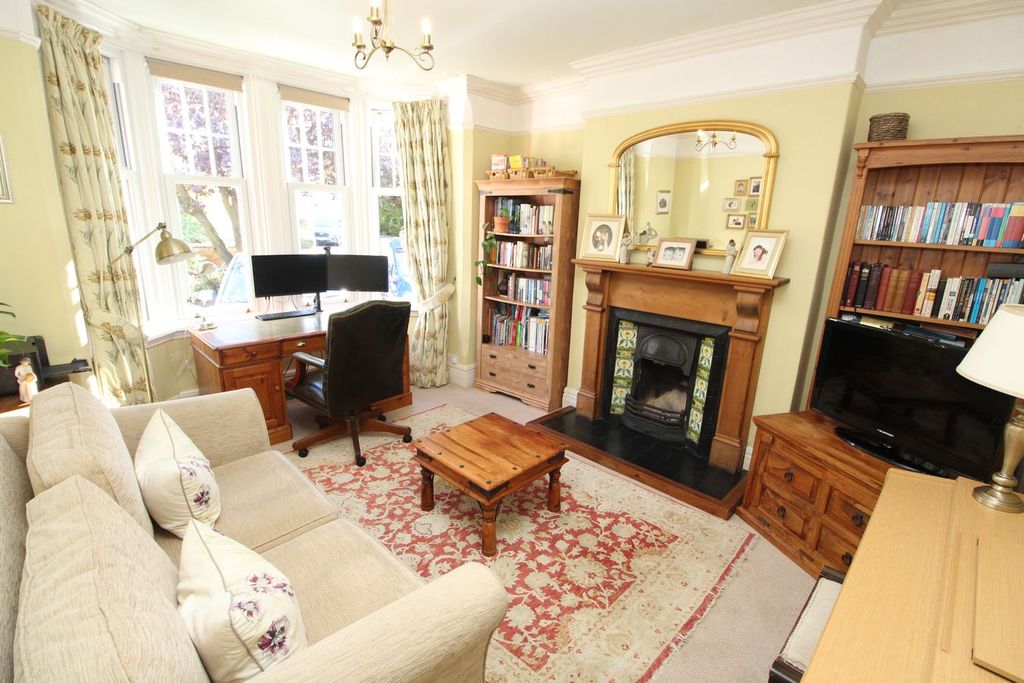 Property photo 2 of 29
