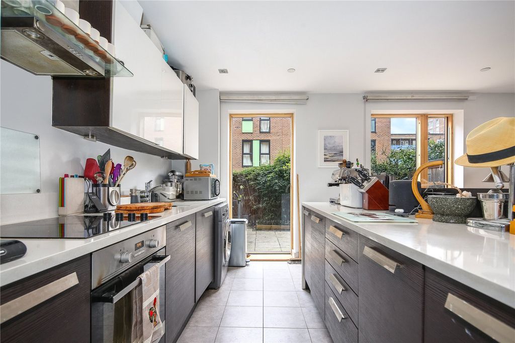 Property photo 3 of 14 Kitchen