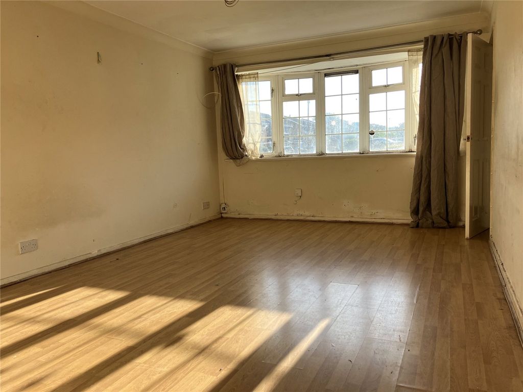 Property photo 2 of 9 Lounge