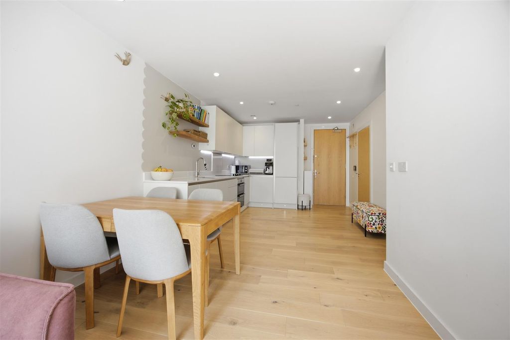 Property photo 3 of 15 Dining / Kitchen