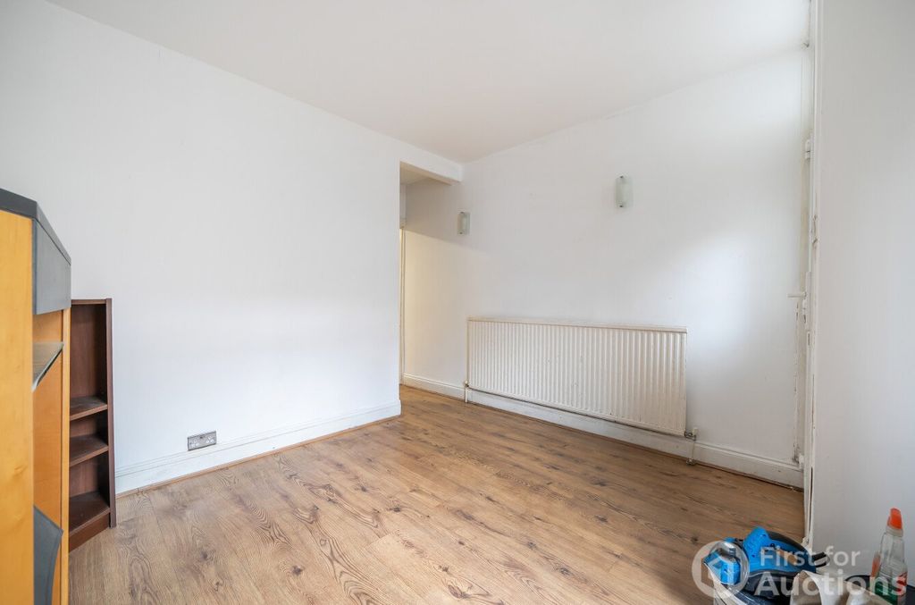 Property photo 3 of 12 Picture No. 04