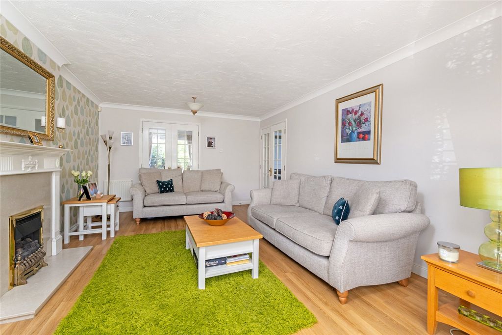 Property photo 2 of 19 Sitting Room