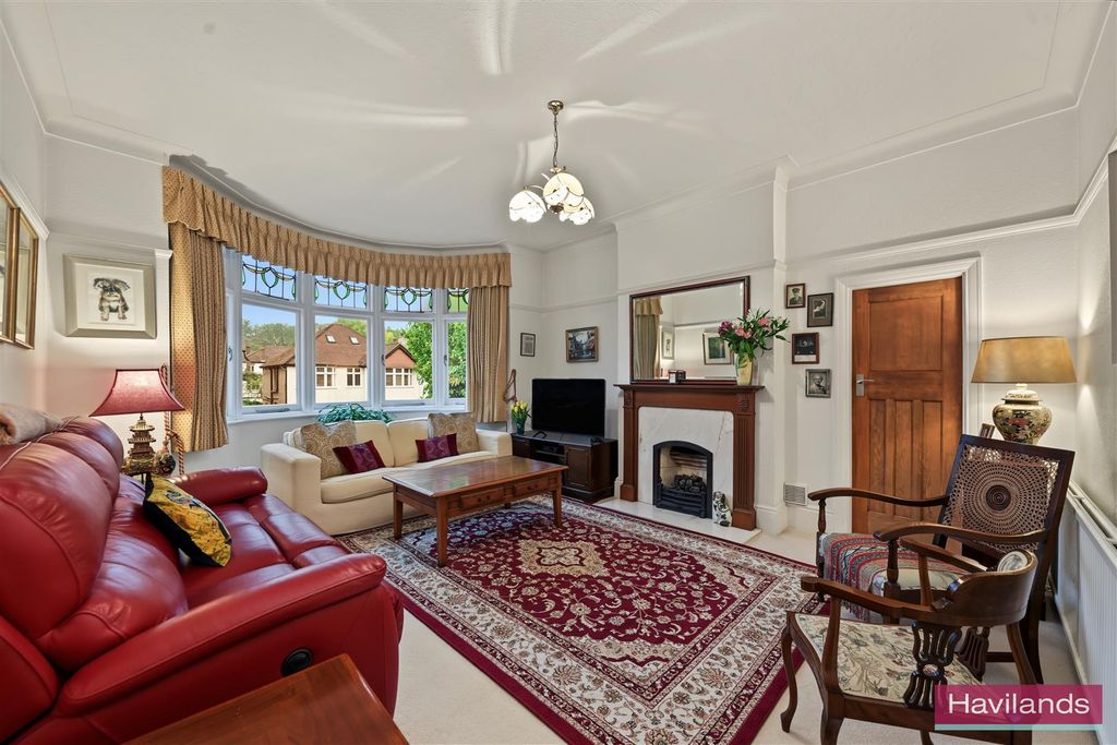 Property photo 2 of 12 69 The Chine, London N21 2EE-With Watermark-03.Jpg