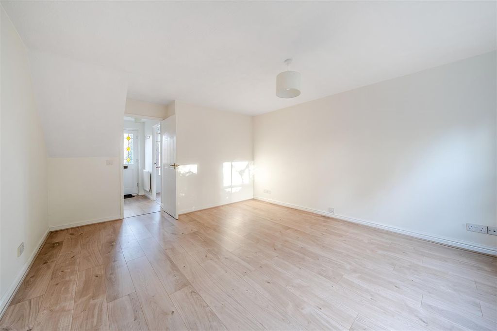 Property photo 3 of 13 1374624-10-6900E6013cd6B.Jpg