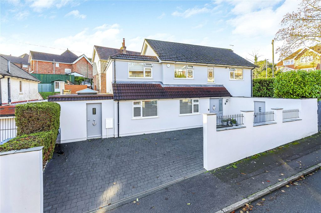 Property photo 1 of 23 Vale Road