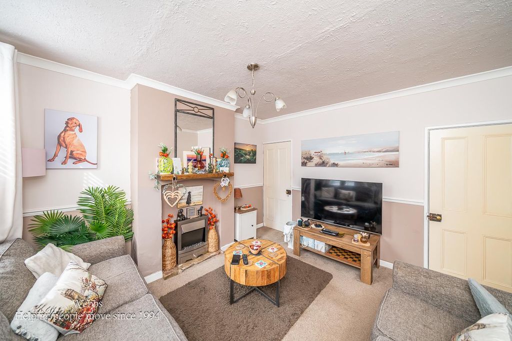 Property photo 2 of 23 Lounge