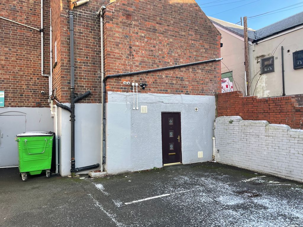 Property photo 2 of 4