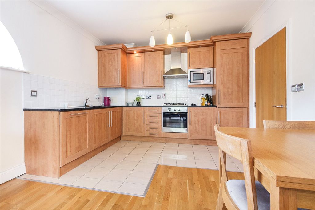 Property photo 3 of 11 Kitchen
