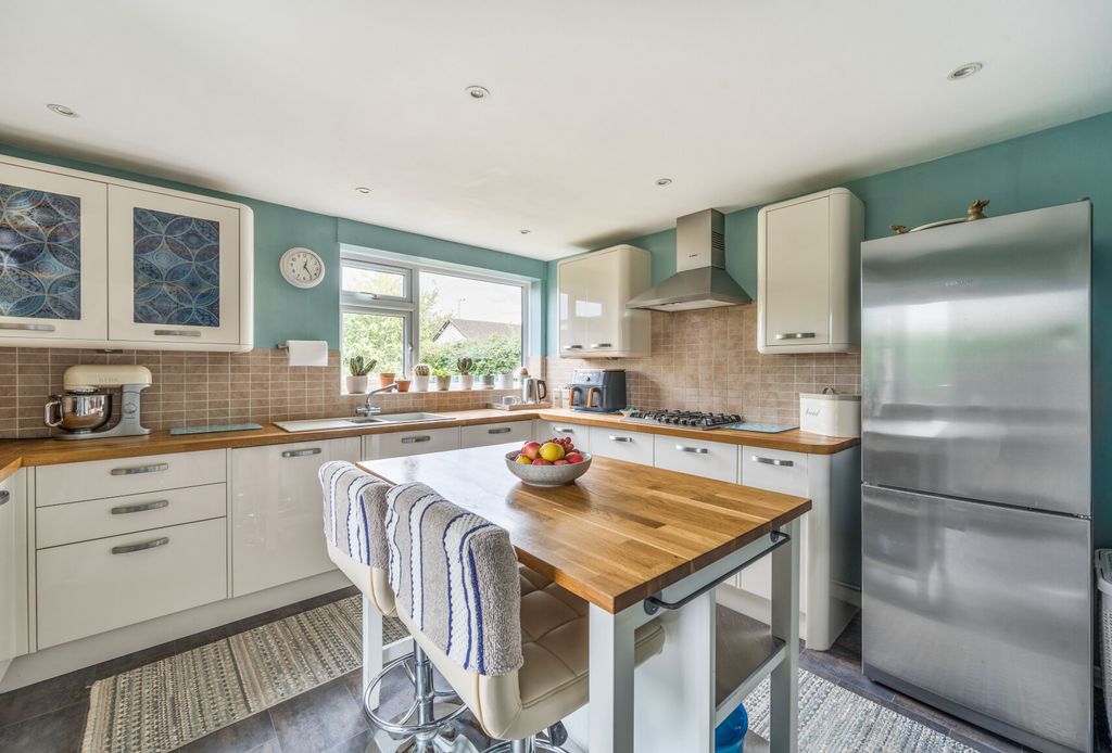 Property photo 3 of 18 1327722-20-687F9c...