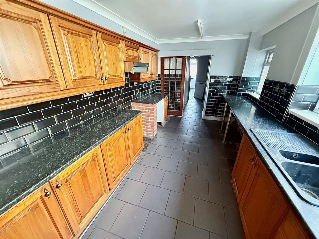 Property photo 3 of 15 Kitchen